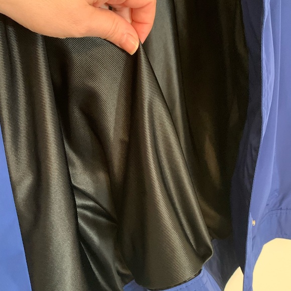 Chicos Zenergy (size 0)(0/2) Cobalt Blue Buttoned Cropped Rain Jacket - Picture 10 of 10